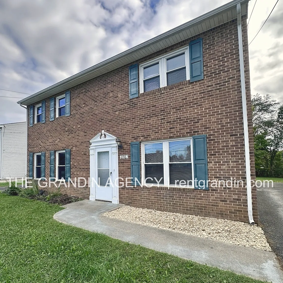 6914 Wood Haven Road - 6916 — Photo 1