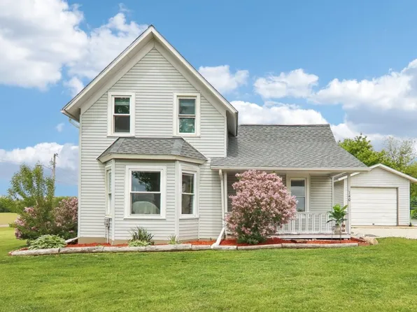 140 State Line Rd, Sharon, WI 53585