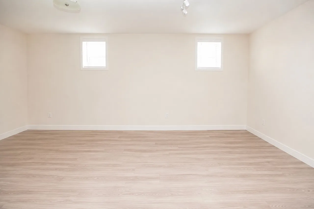 1 Bed 1 Bath BSMT Suite Garage Parkdale Edmonton — Photo 3