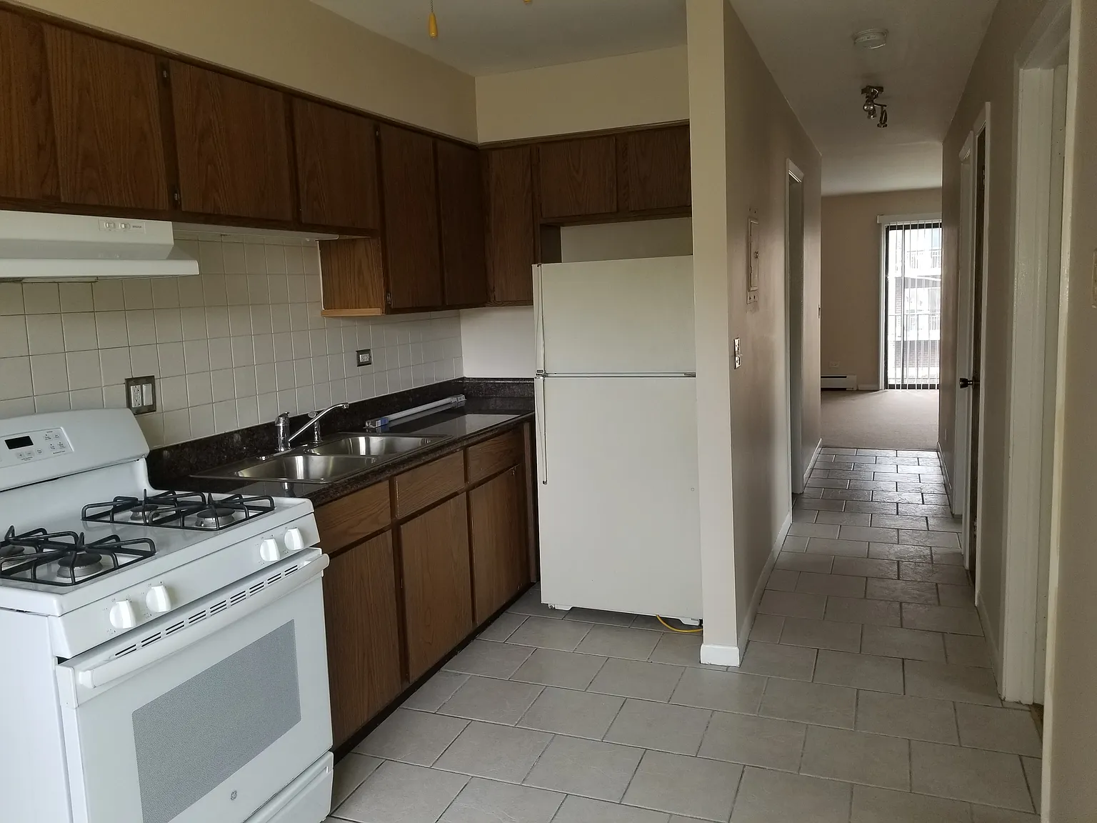 2 bed, 900 sqft, $1,650 — Photo 2