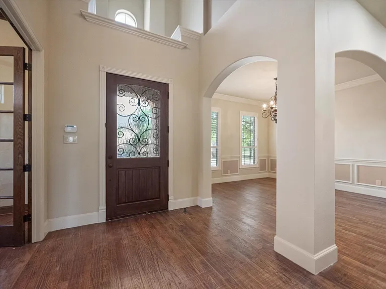 10941 Yorkshire Ln — Photo 3