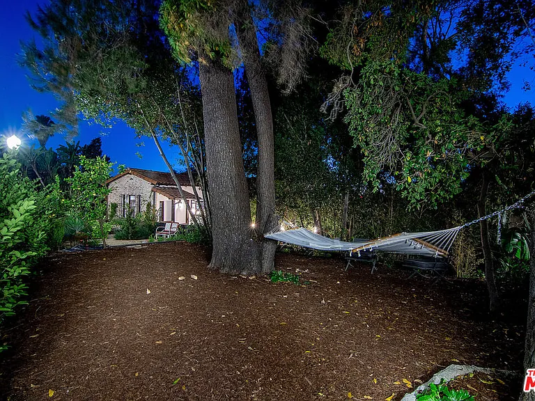 3475 N Knoll Dr — Photo 44