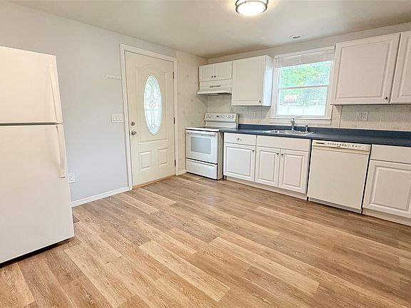 5th image of 95 Stephen Rd