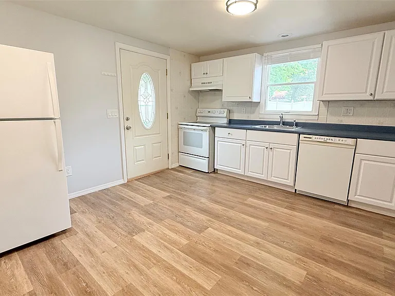 95 Stephen Rd — Photo 5