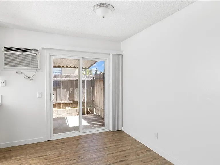 1309 S Juniper St — Photo 6
