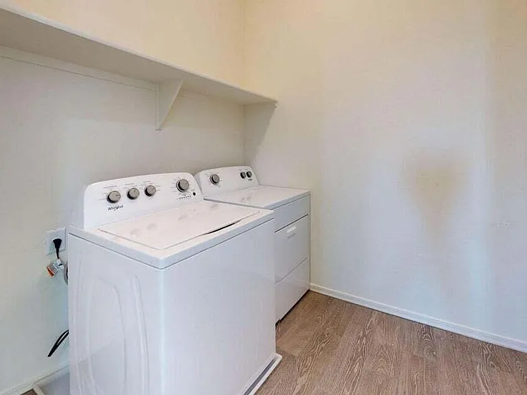1107 S Vine St — Photo 24
