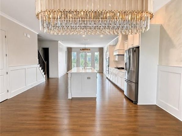 1915 Skyfall Cir NE