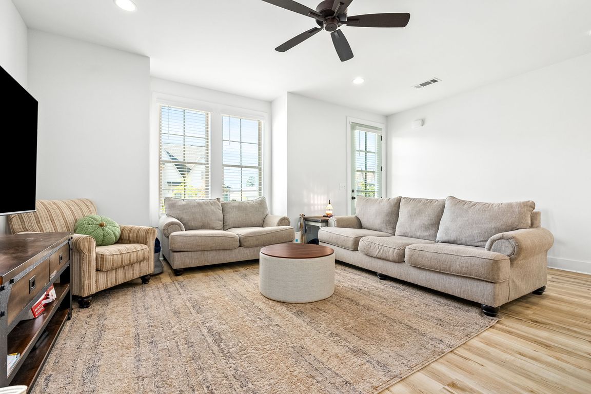 next background image