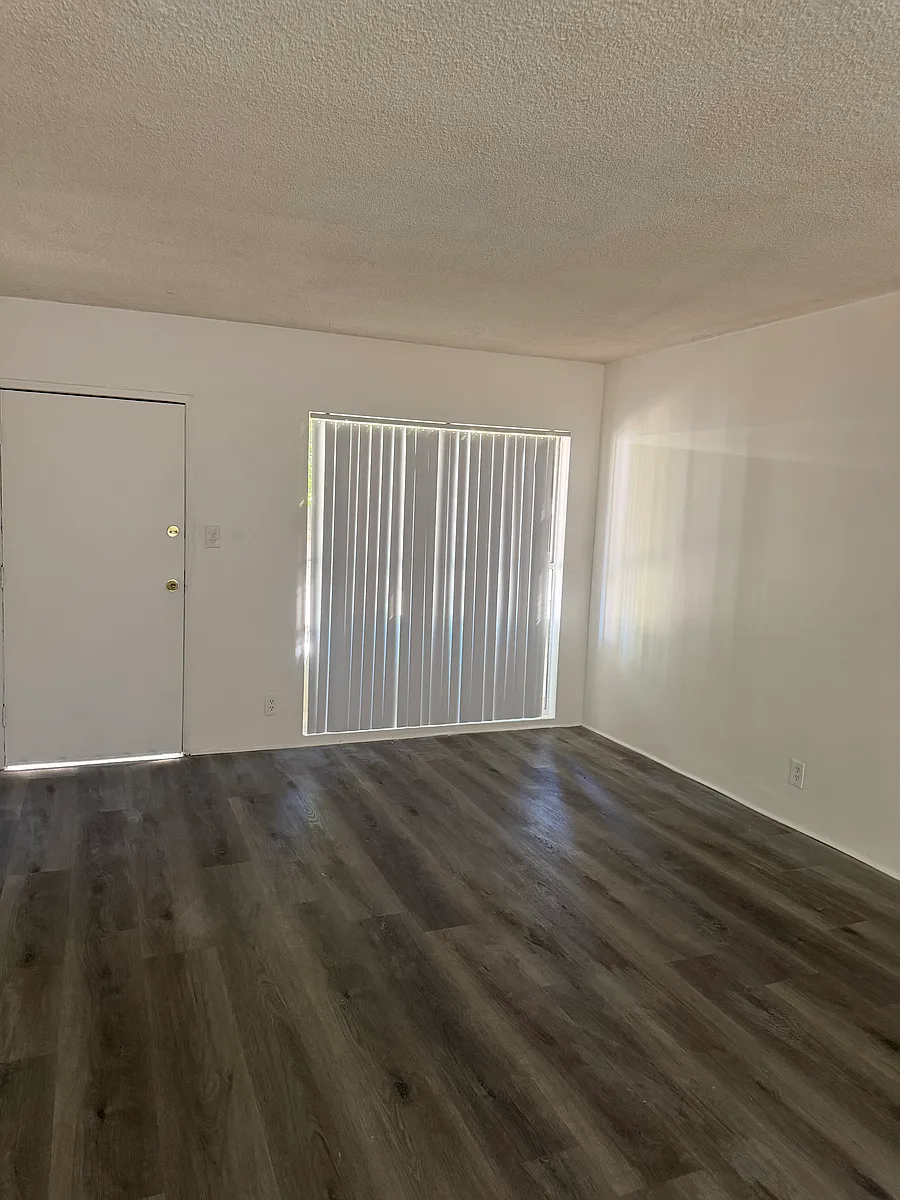 Building Photo - 7319 Variel Ave #2