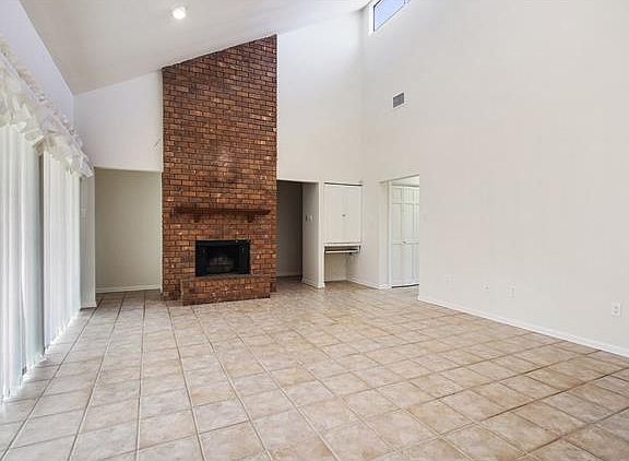 4th image of 210 Pike Dr