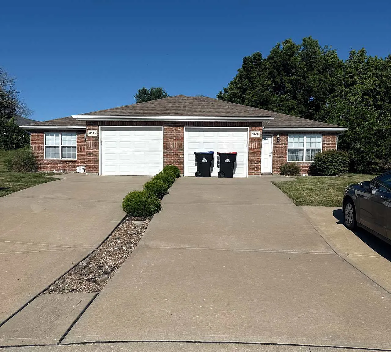 1104 Kimmy Ln - B — Photo 1