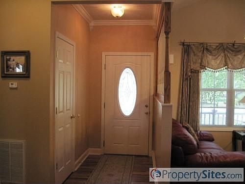 4th image of 108 Hartford Village Way