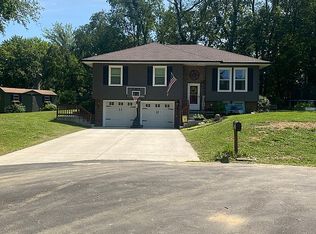 100 Woodlawn Pl, Windsor, MO 65360