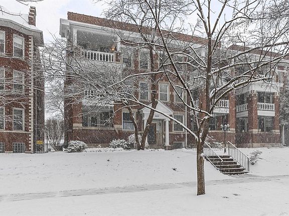2nd image of 5553 Waterman Blvd APT 3E
