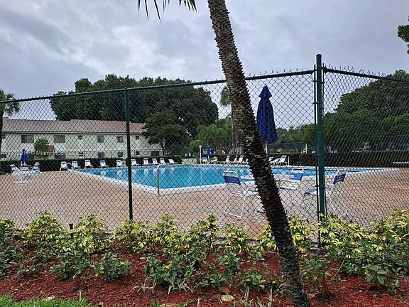 5th image of 502 Gardens Dr APT 101