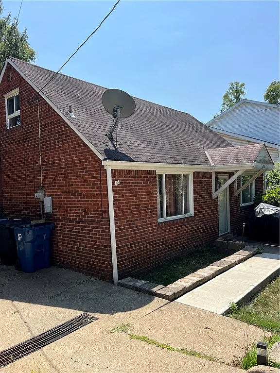 136 Orchard Dr photo 1