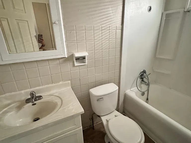 1204 Glenhurst Ct — Photo 8