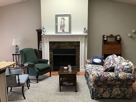 3rd image of 103 Chateau Pl