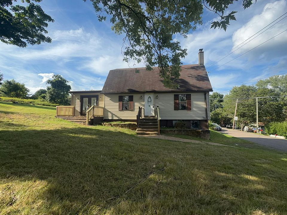 1st image of 4 Harris Pond Rd