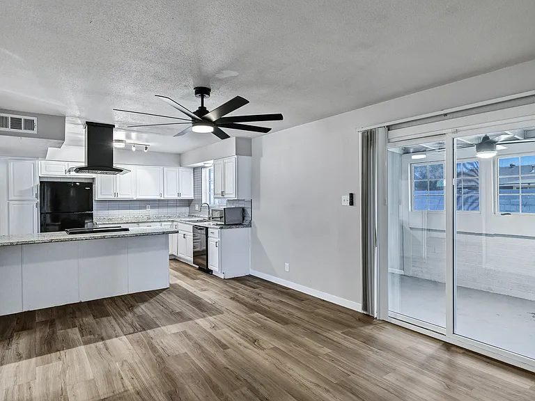 3702 W Tuckey Ln — Photo 16