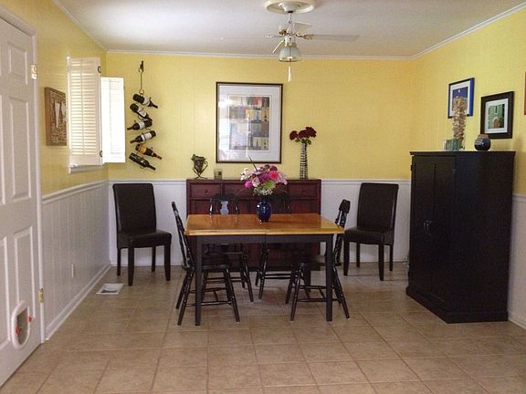 Kitchen Dining Area