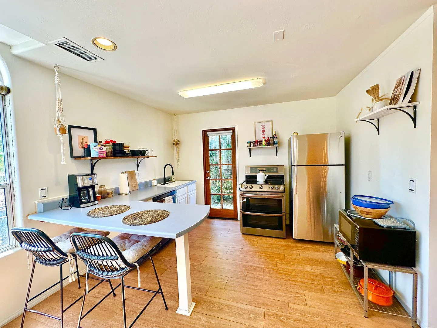 The Perfect Guest House Unit, Located on Stunning Property, Private Everything, minutes to Downto... — Photo 2