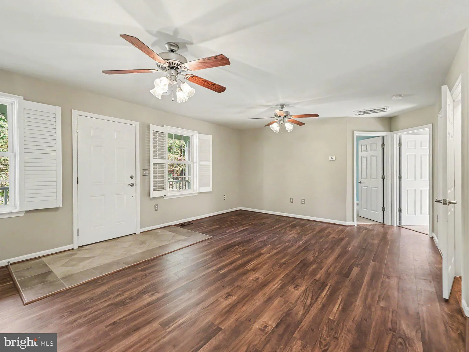 3 bed, 3.0 bath, 2352 sqft, $3,000 — Photo 2
