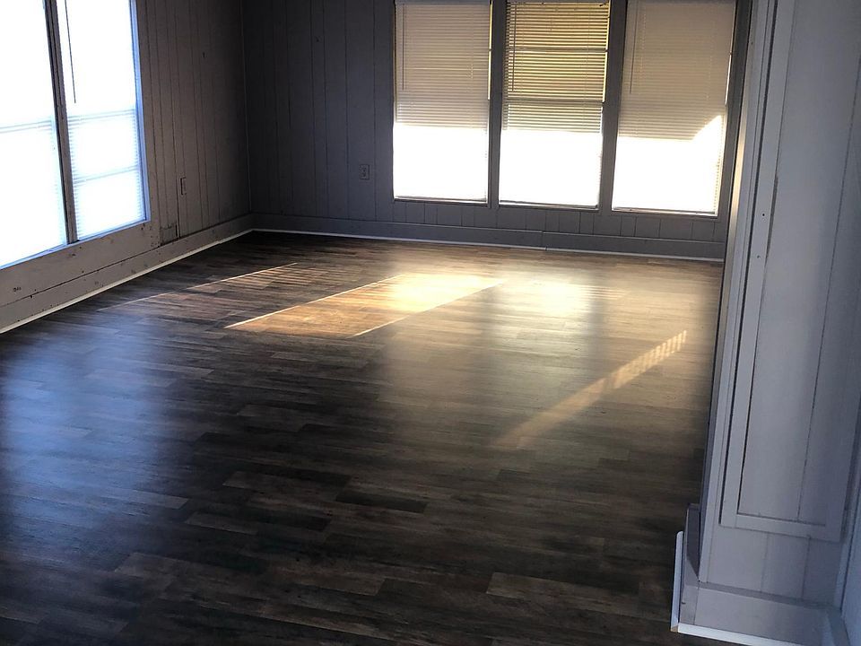1st image of 3302 Lake Dr