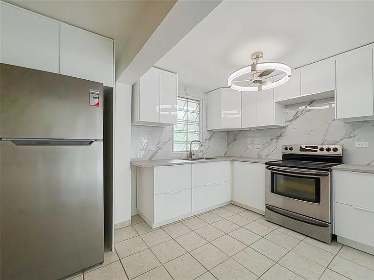 4 Laurel — Photo 12