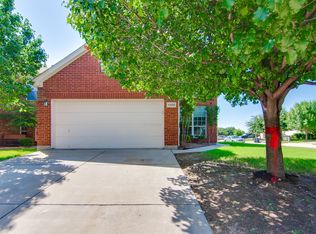 11800 Porcupine Dr, Fort Worth, TX 76244