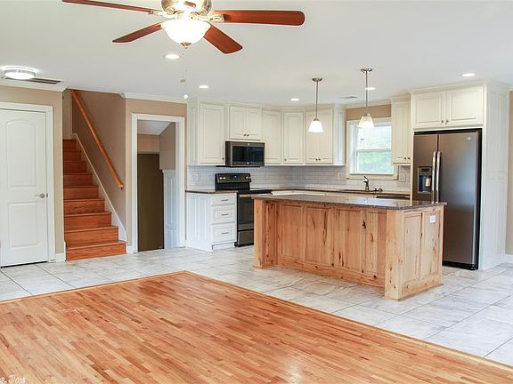 3rd image of 4404 Westridge Dr