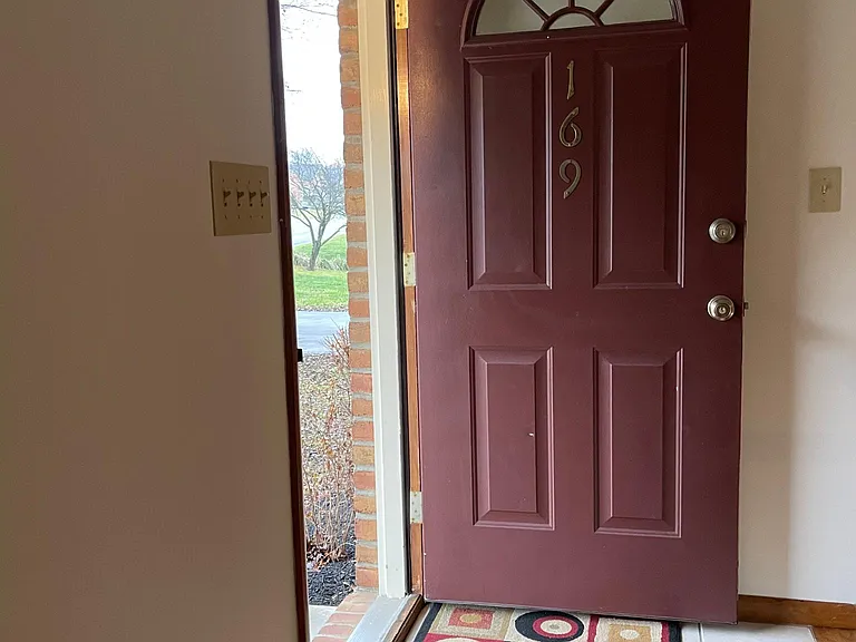 169 Stanford Rd — Photo 9