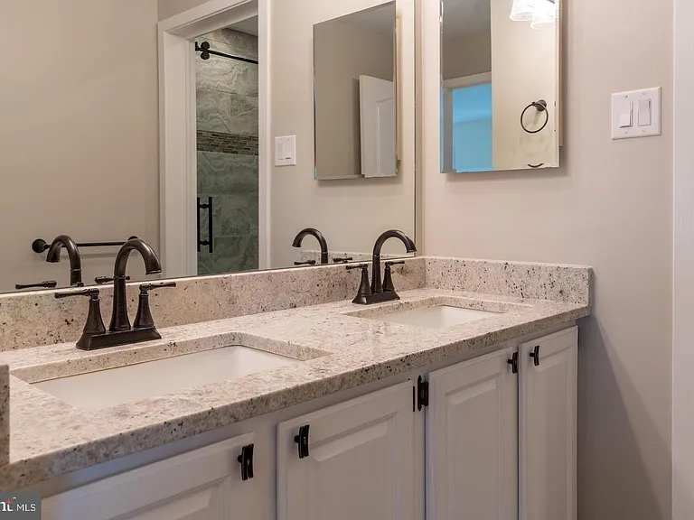56 W Windrose Dr — Photo 52