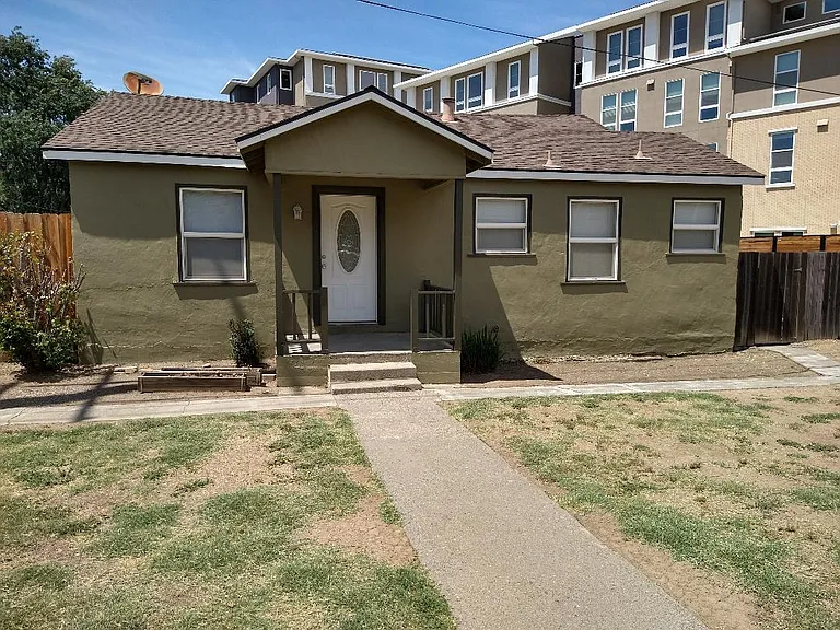 Front of House - with yard