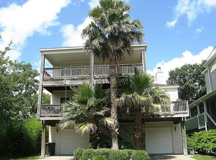 304 Oak Rd, Clear Lake Shores, TX 77565