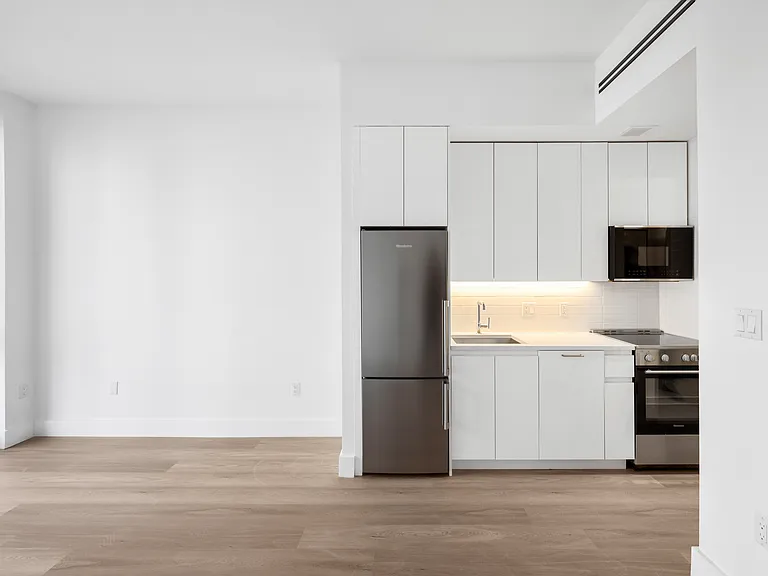 340 Lenox Rd #4B — Photo 3
