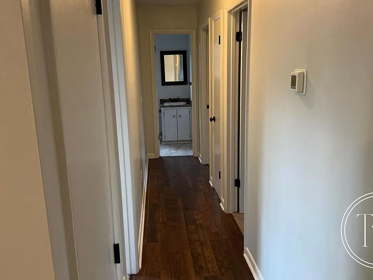 806 W Oxford Ln — Photo 9