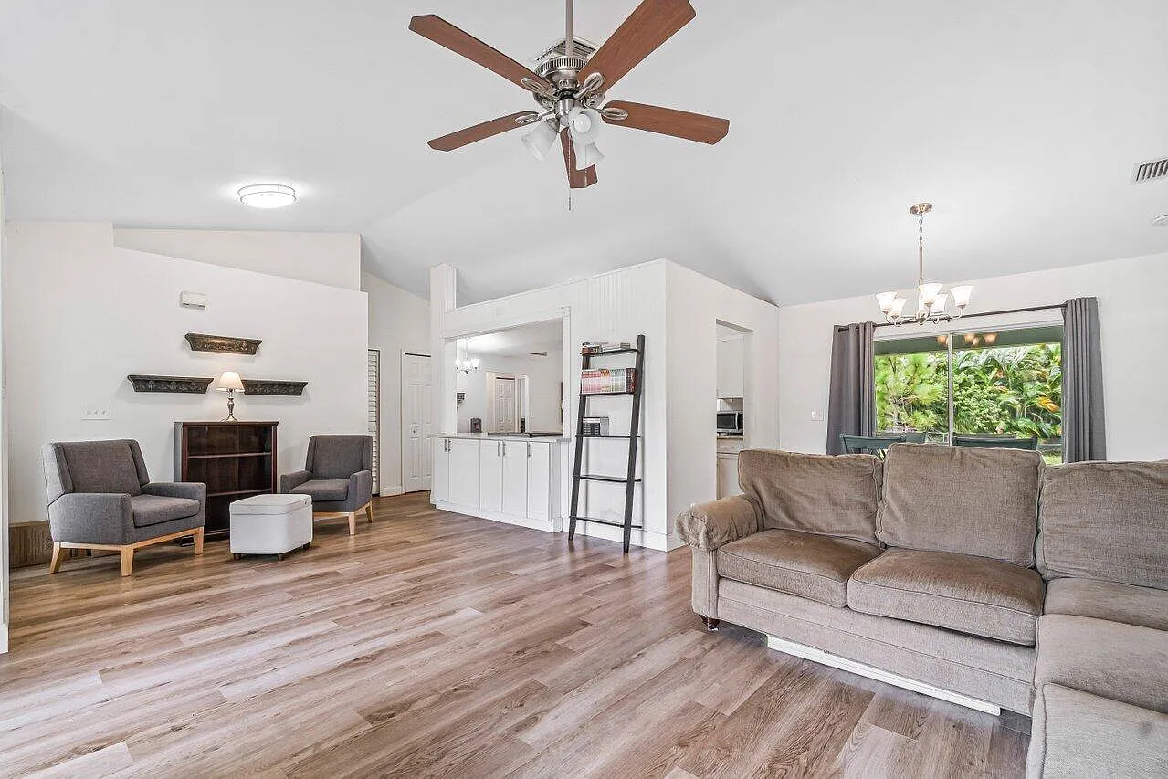 3 bed, 2.0 bath, 1557 sqft, $3,800 — Photo 4