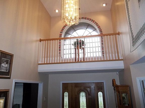 3rd image of 265 White Oak Ln