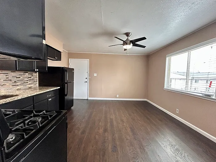 224 Avenue F #12 — Photo 4