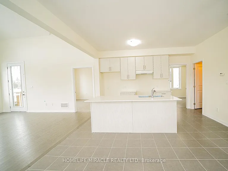 33 Country Club Dr — Photo 11