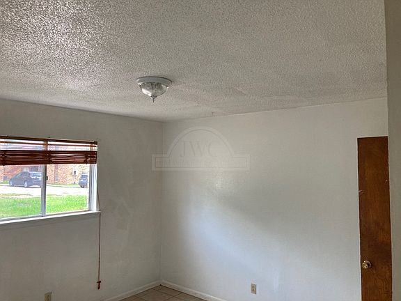 3rd image of 103 E Cardinal Ln APT 2