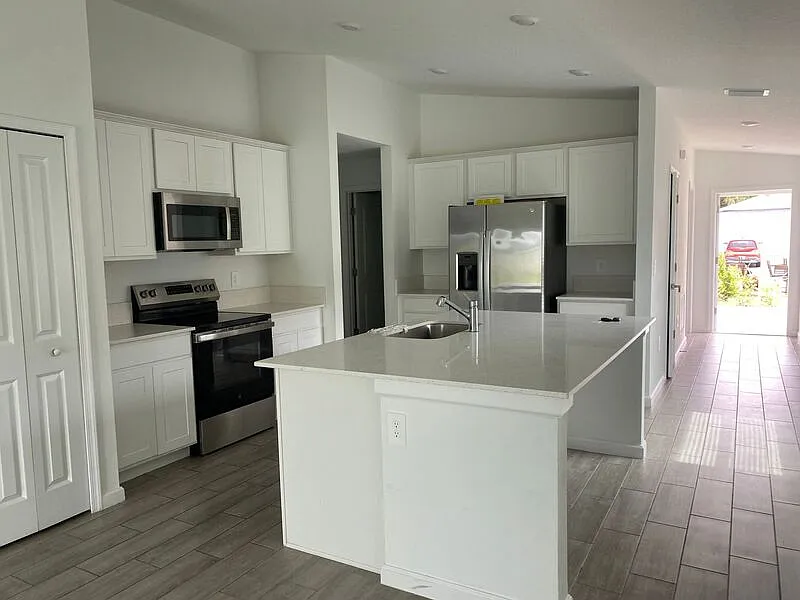 3 bed, 2.0 bath, 1448 sqft, $2,200 — Photo 3