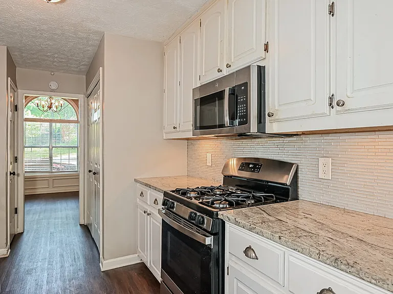 1655 Bramlett Blvd — Photo 9