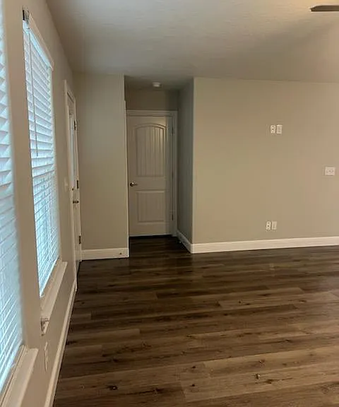 1123 S Porter Ave — Photo 12