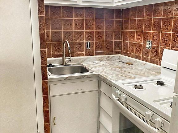 2nd image of 409 Naomi St APT 1