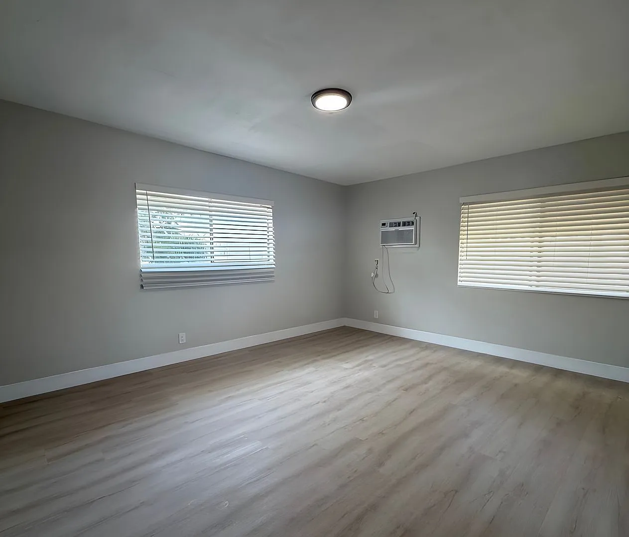 Studio, 1.0 bath, 550 sqft, $1,650 — Photo 2