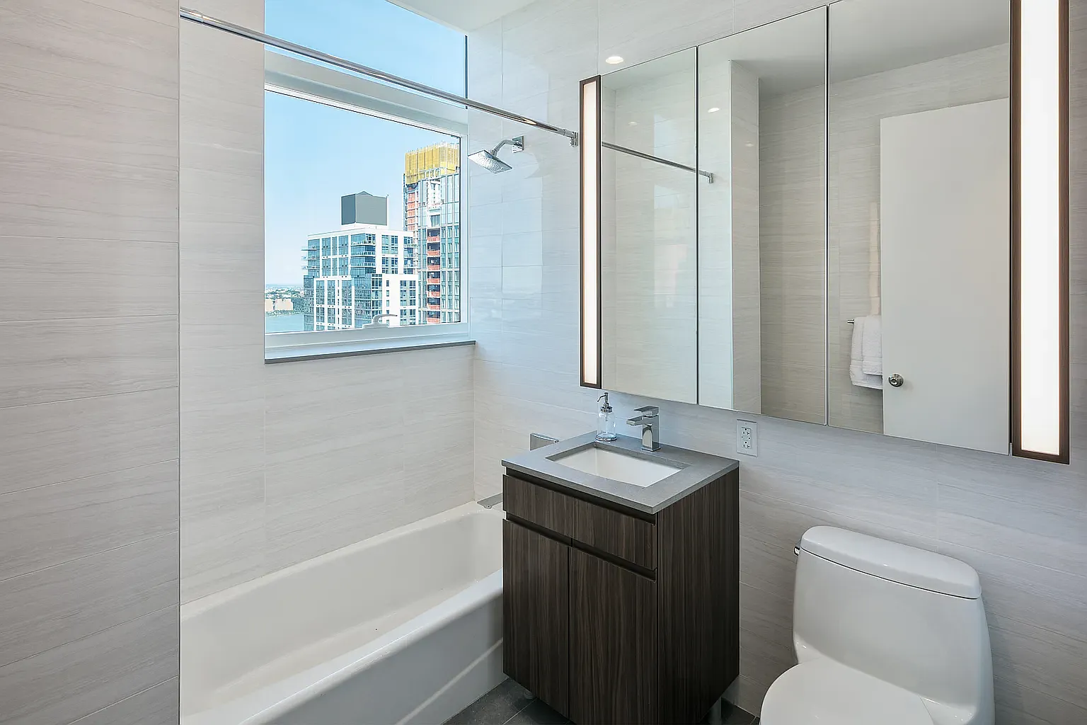 507 West 28th Street — Photo 3
