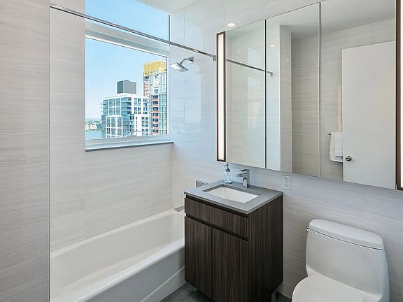 4th image of 507 W 28th St APT 31K