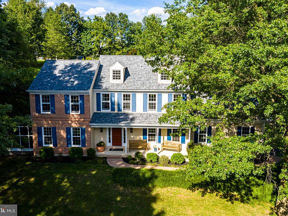 2nd image of 904 Rebecca Dr